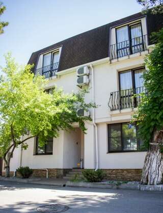 Гостиница Тристар Геленджик-0