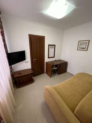 Гостиница Тристар Геленджик Классический четырехместный номер-3