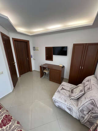 Гостиница Тристар Геленджик Трехместный номер-3