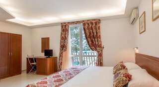Гостиница Тристар Геленджик Стандартный двухместный номер с 1 кроватью или 2 отдельными кроватями-7